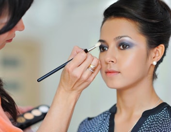 Choosing a career as a Makeup Artists